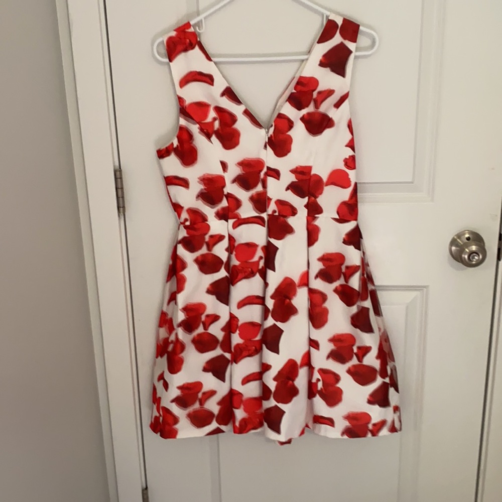Stunning red and white floral dress - Picture 2 of 7